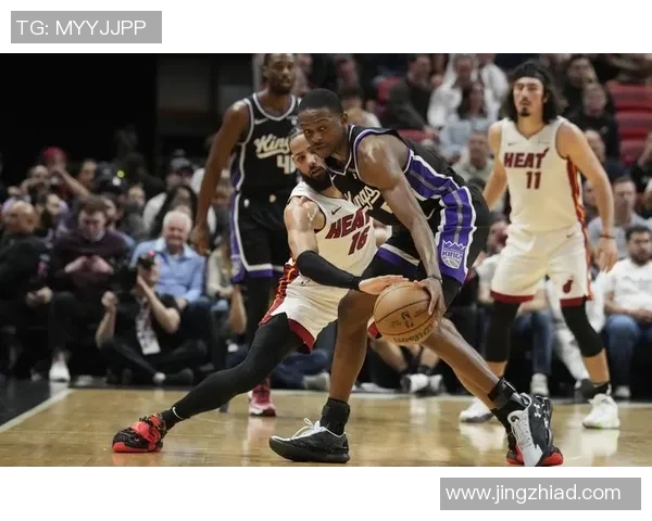篮网与快船激战正酣NBA精彩对决引发球迷热议 篮网与快船激战正酣NBA精彩对决引发球迷热议